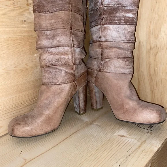 Fun pair of Jeffrey Campbell leather Boots - Picture 2 of 11